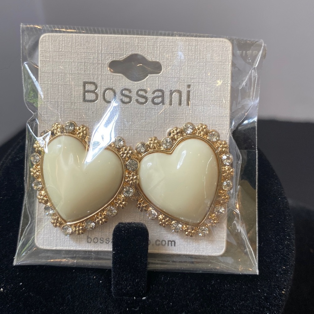 Gold tone rhinestone and faux Pearl heart shaped post pierced earrings new